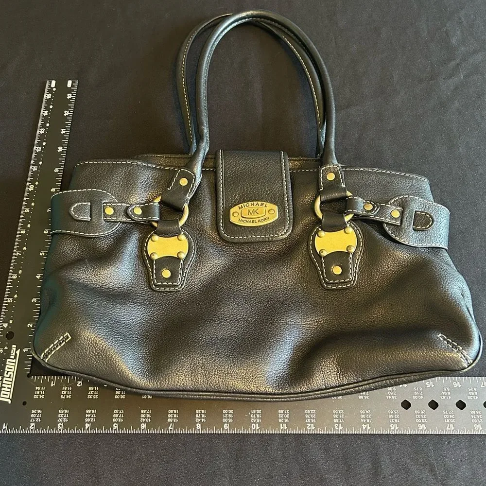 Michael Kors Black Leather Handbag Absolutely Stunning! great condition